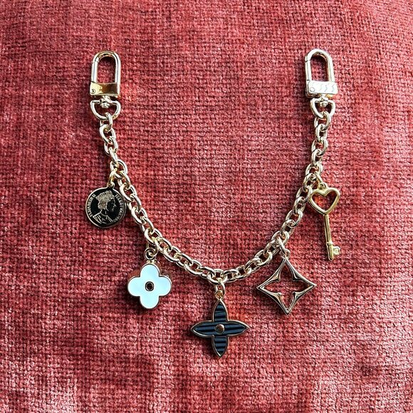 CLOVER BAG CHARM - Gold Tone ☀️ - Picture 1 of 7